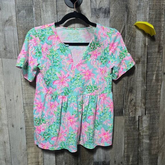 Lilly Pulitzer Jodee Peplum Top So Shellegant Turtle Coastal Pink Green - Picture 2 of 5
